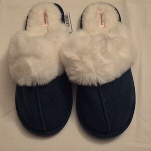 La Vie En Rose Green and White Slippers